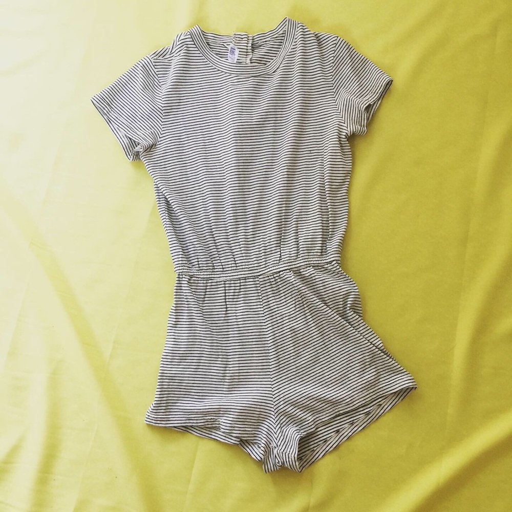 SOLD-Adorable ✌🏼 American Apparel romper